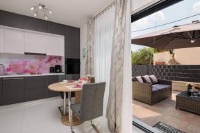 Отель Apartment Flawless  Трогир